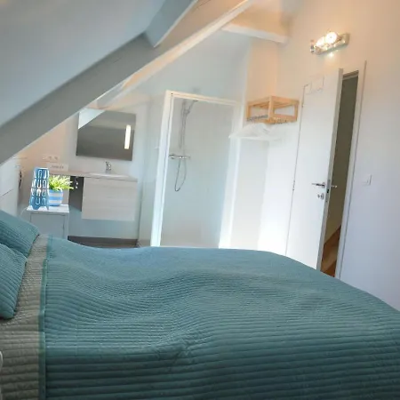 Holiday home Modern Holiday In With Garden *