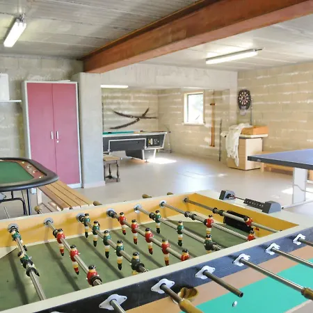 Modern Holiday In With Garden Holiday home
