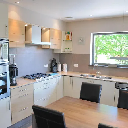 Modern Holiday In With Garden Noiseux