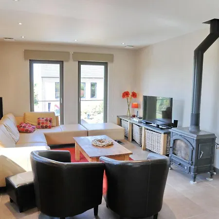 Modern Holiday In With Garden Holiday home